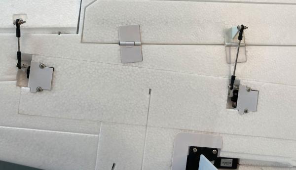 Amewi AMXFlight YAK-11 EPO 6S PNP rot/weiß RC Flugzeug RC Modell Militär