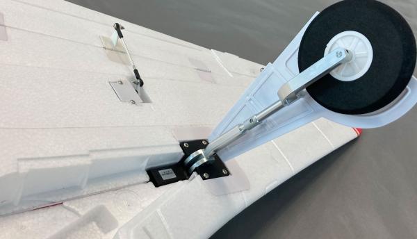 Amewi AMXFlight YAK-11 EPO 6S PNP rot/weiß RC Flugzeug RC Modell Militär