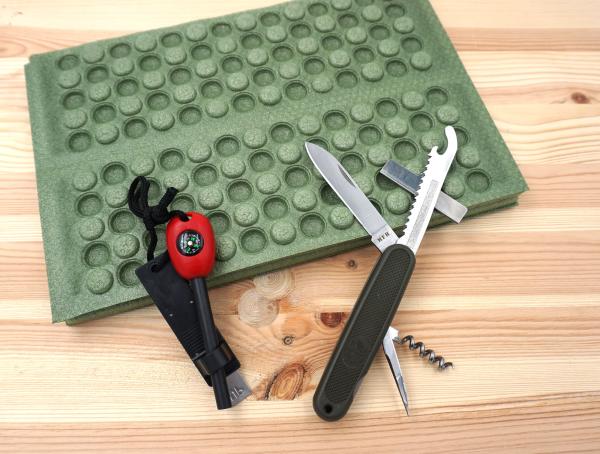 BW Taschenmesser Feuerstarter Sitzunterlage Bushcraft Survival Outdoor Set